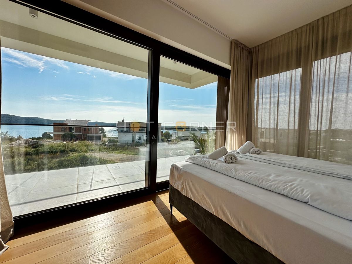 immobiliare di lusso a medulin, 3 ville+barca