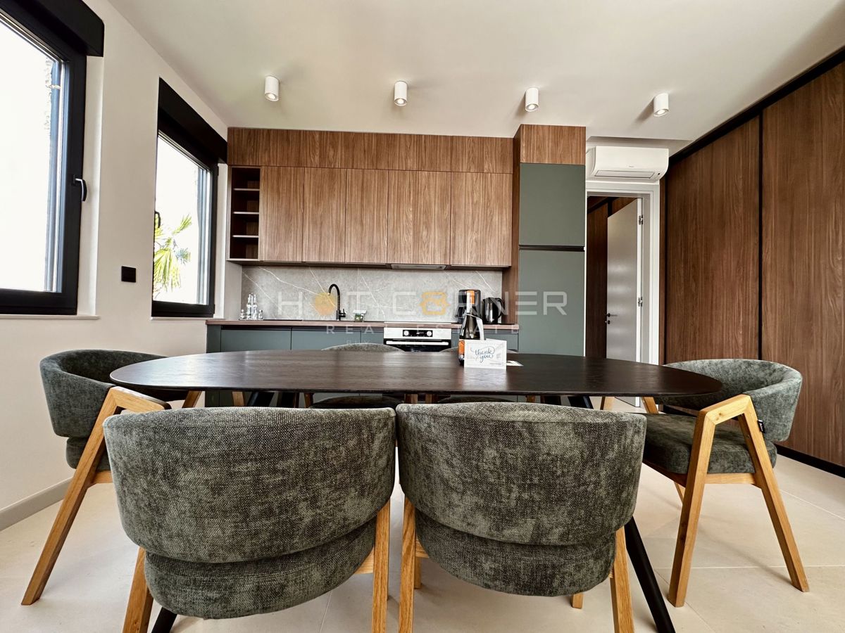 immobiliare di lusso a medulin, 3 ville+barca