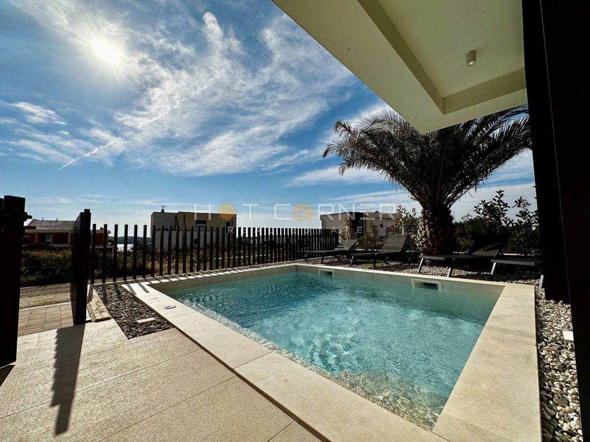 immobiliare di lusso a medulin, 3 ville+barca