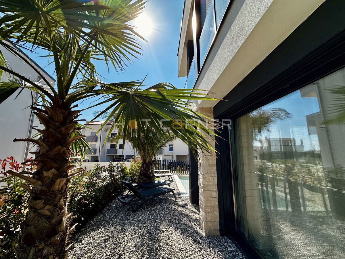 immobiliare di lusso a medulin, 3 ville+barca