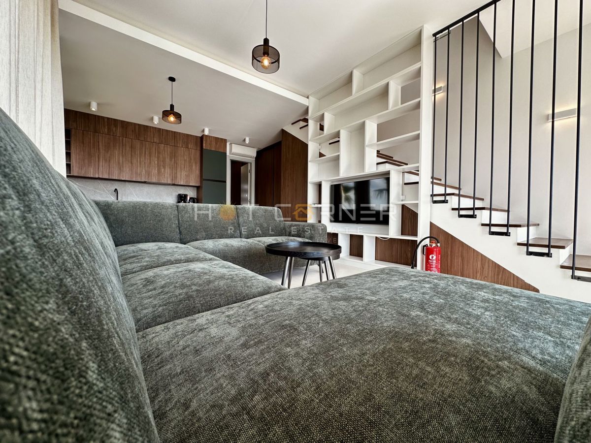 immobiliare di lusso a medulin, 3 ville+barca