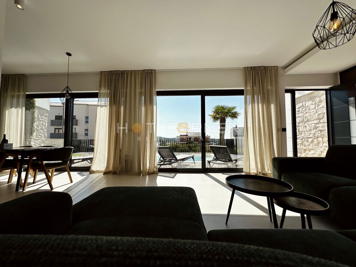 immobiliare di lusso a medulin, 3 ville+barca