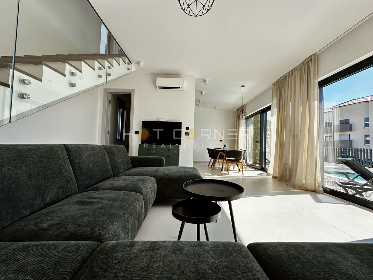 immobiliare di lusso a medulin, 3 ville+barca