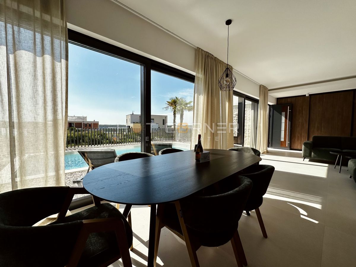 immobiliare di lusso a medulin, 3 ville+barca