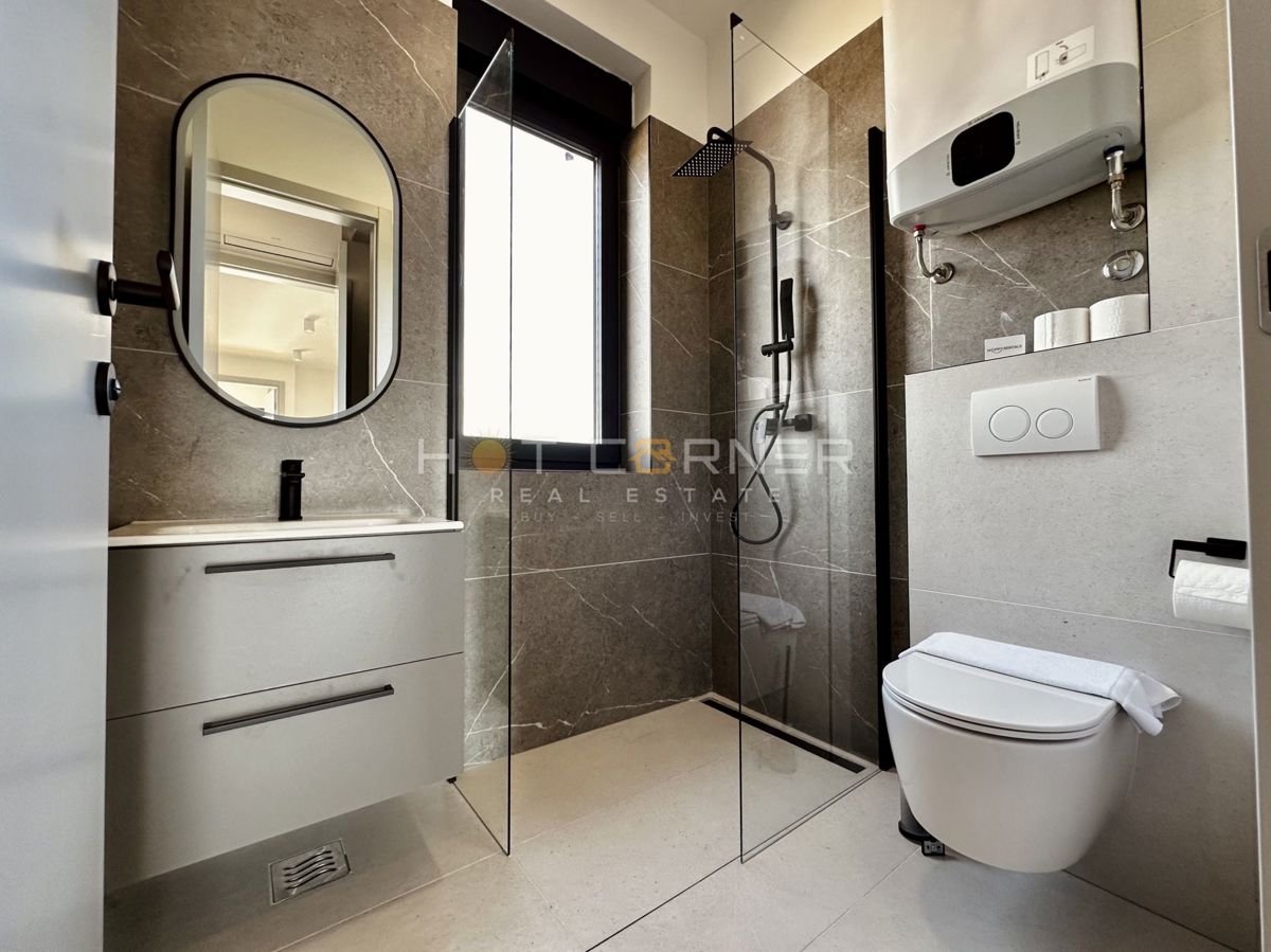 immobiliare di lusso a medulin, 3 ville+barca