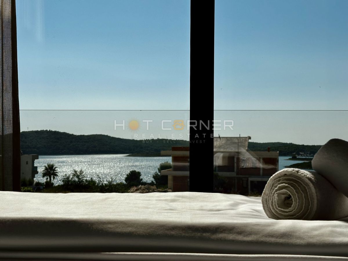 immobiliare di lusso a medulin, 3 ville+barca