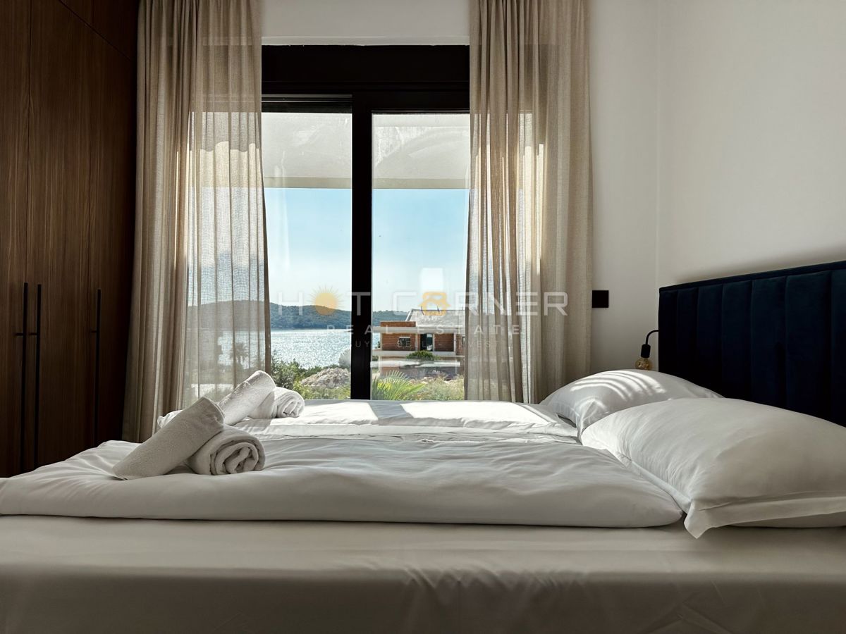 immobiliare di lusso a medulin, 3 ville+barca