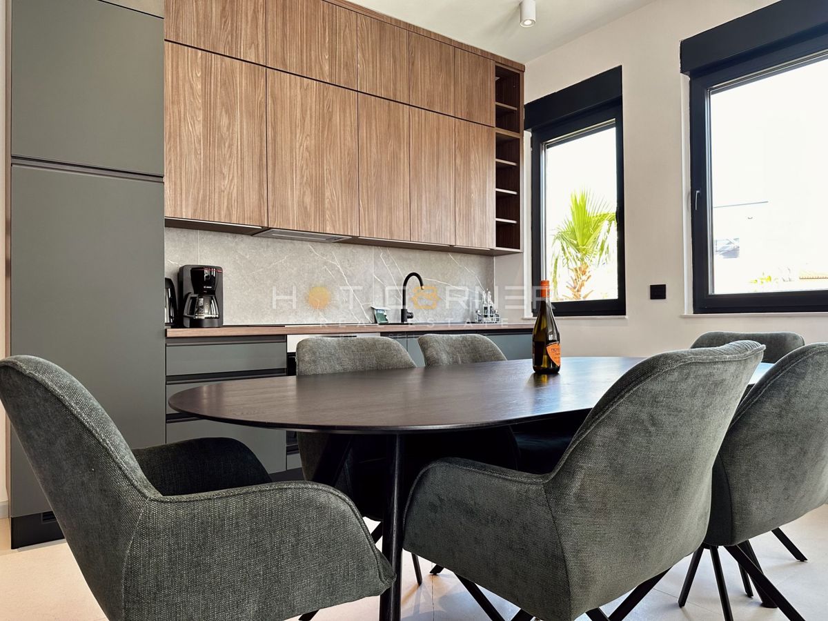 immobiliare di lusso a medulin, 3 ville+barca