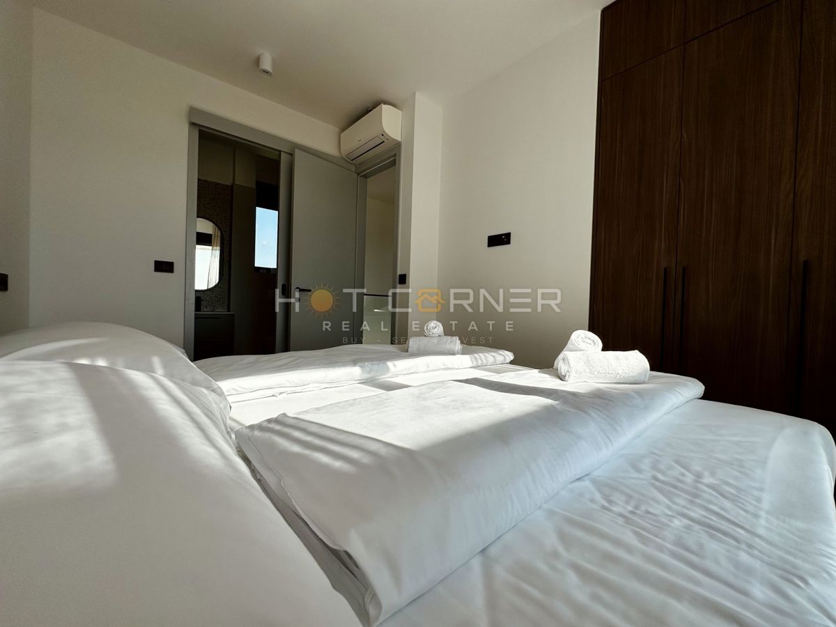 immobiliare di lusso a medulin, 3 ville+barca