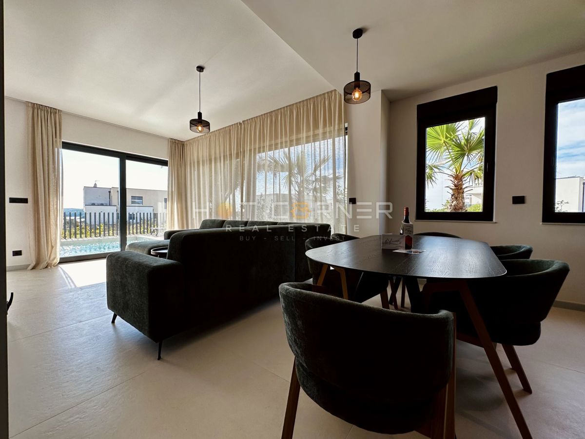 immobiliare di lusso a medulin, 3 ville+barca