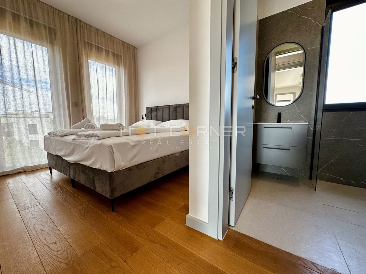 immobiliare di lusso a medulin, 3 ville+barca