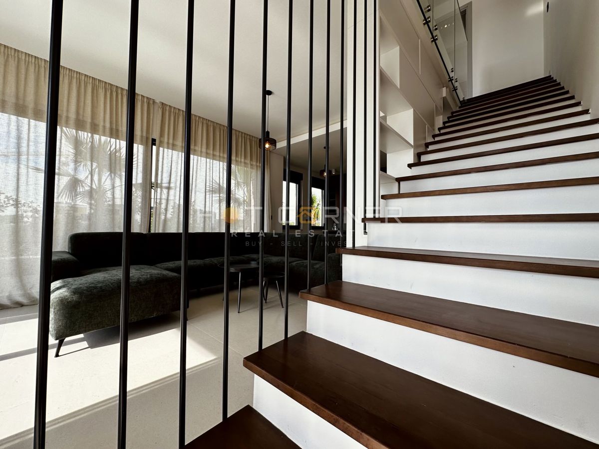 immobiliare di lusso a medulin, 3 ville+barca