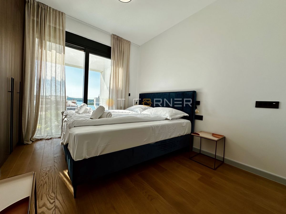 immobiliare di lusso a medulin, 3 ville+barca