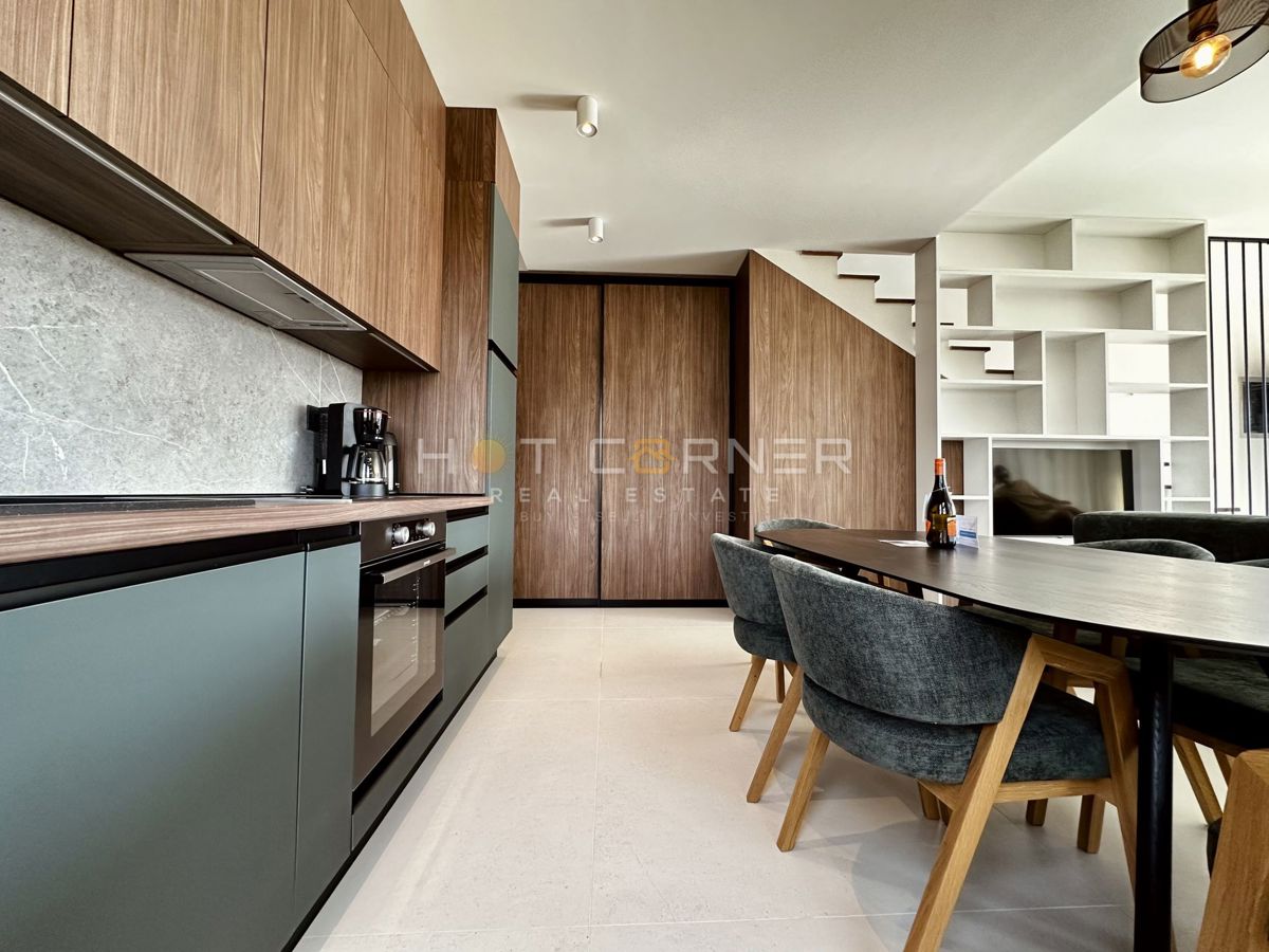 immobiliare di lusso a medulin, 3 ville+barca