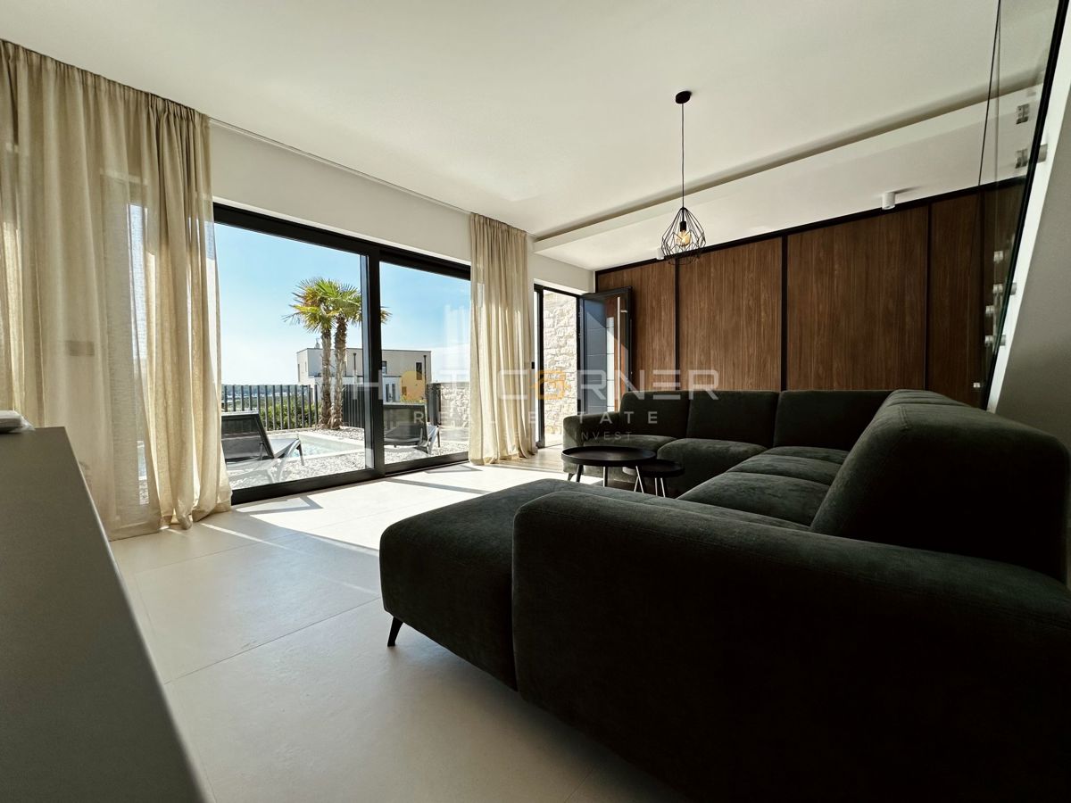 immobiliare di lusso a medulin, 3 ville+barca