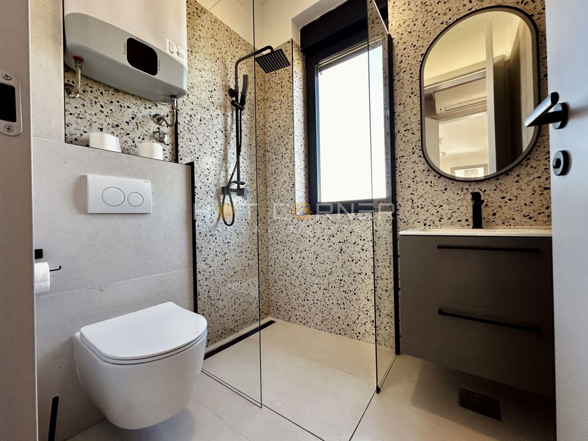 immobiliare di lusso a medulin, 3 ville+barca