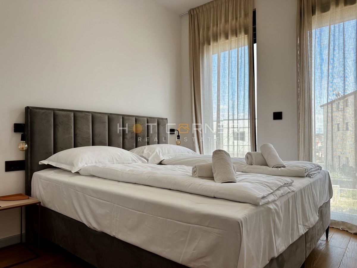 immobiliare di lusso a medulin, 3 ville+barca