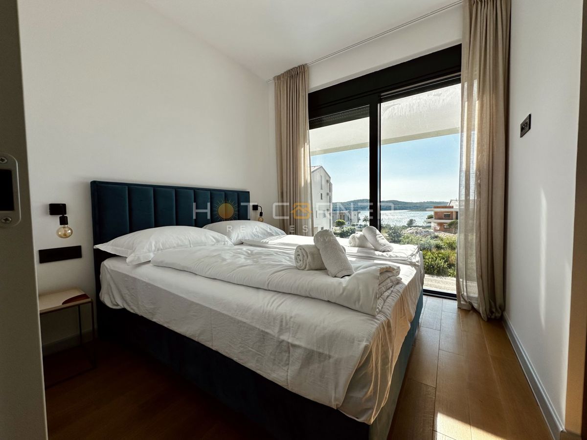 immobiliare di lusso a medulin, 3 ville+barca