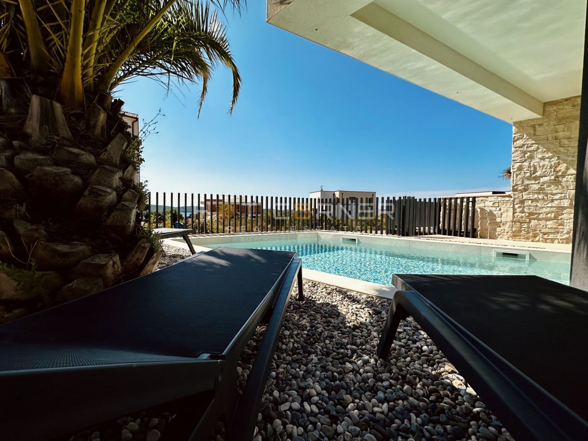 immobiliare di lusso a medulin, 3 ville+barca