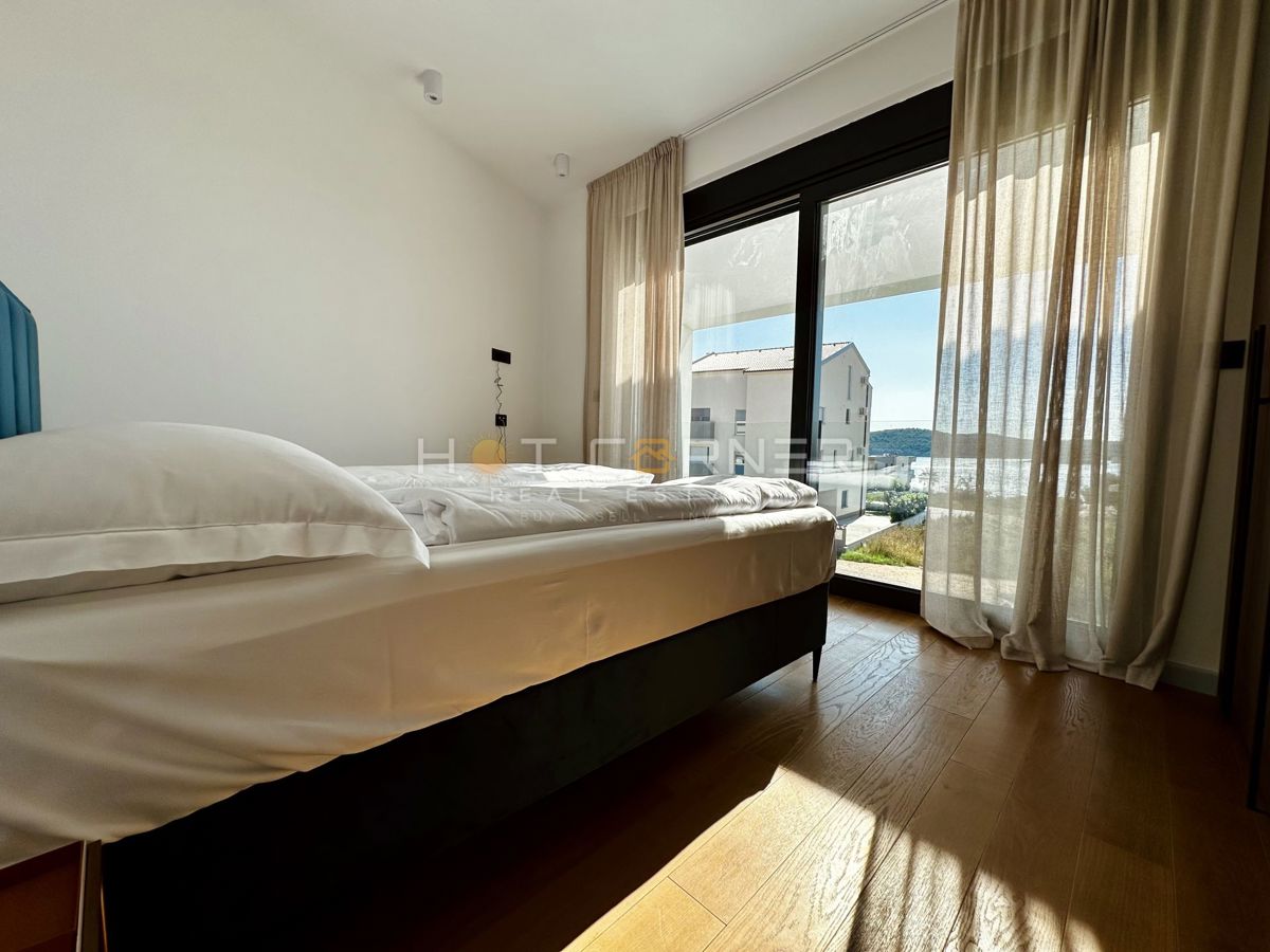 immobiliare di lusso a medulin, 3 ville+barca