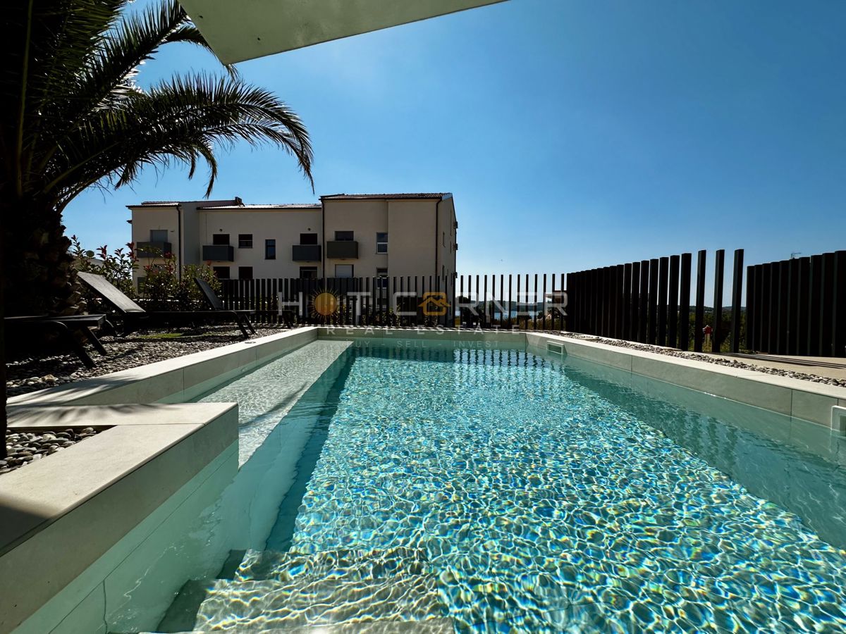 immobiliare di lusso a medulin, 3 ville+barca