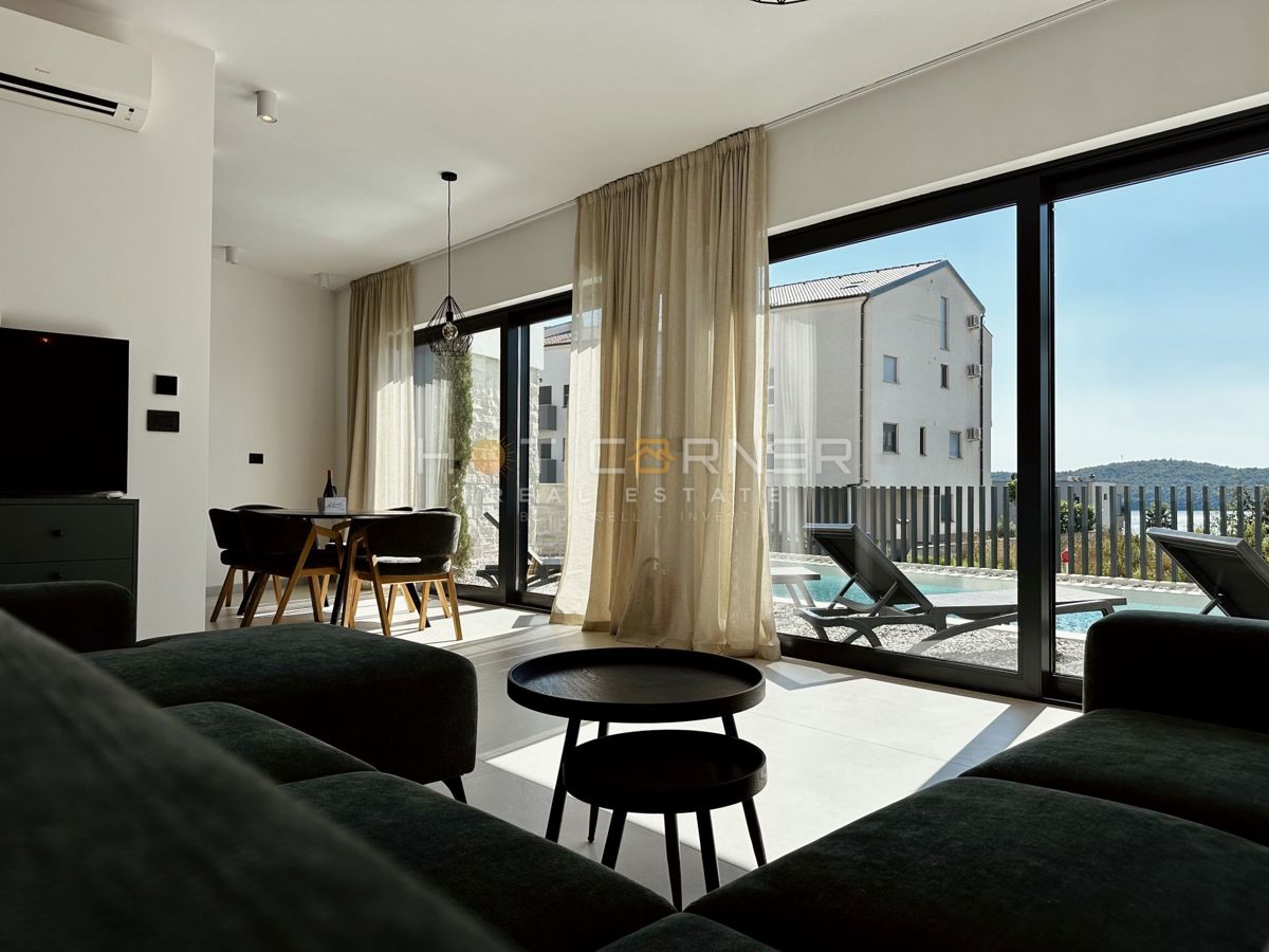 immobiliare di lusso a medulin, 3 ville+barca