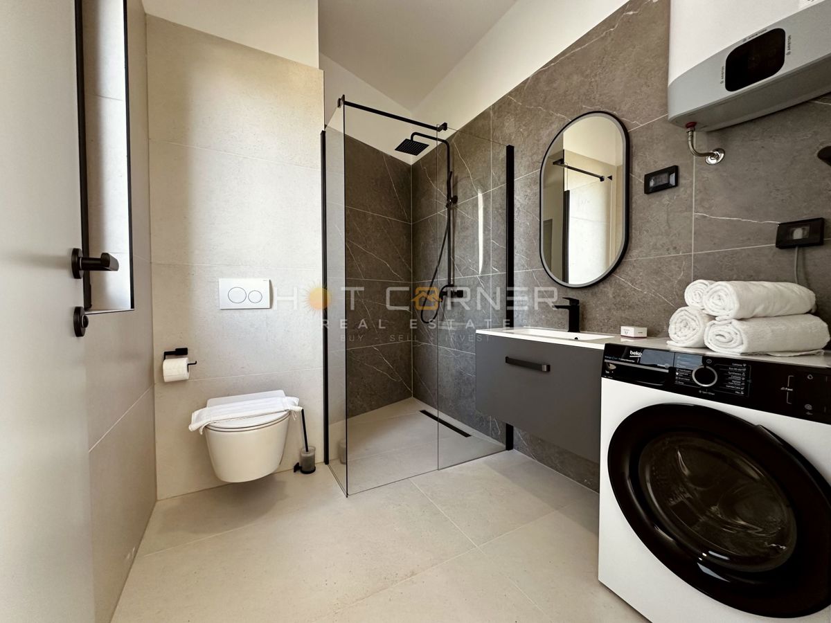 immobiliare di lusso a medulin, 3 ville+barca