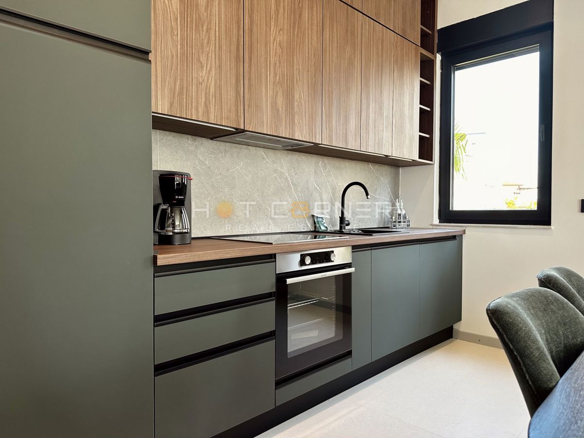 immobiliare di lusso a medulin, 3 ville+barca