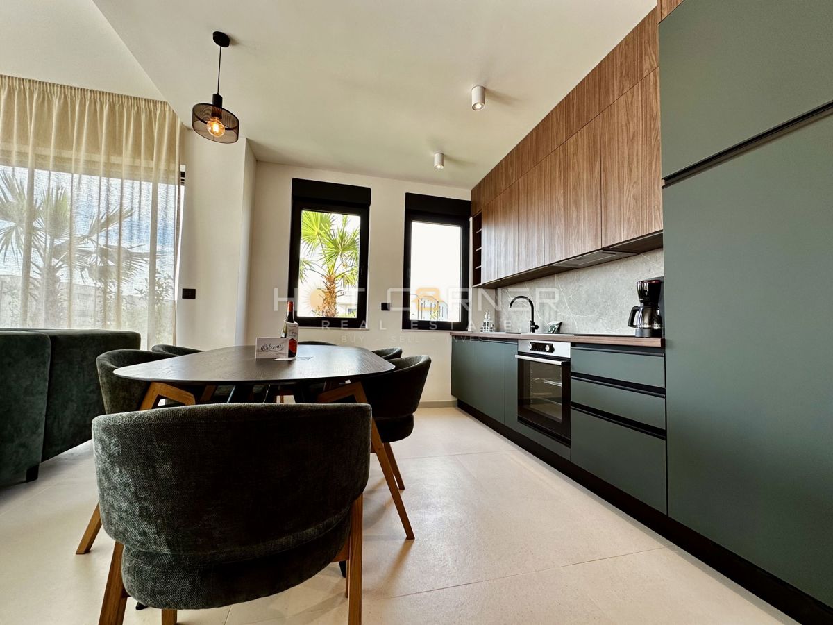 immobiliare di lusso a medulin, 3 ville+barca