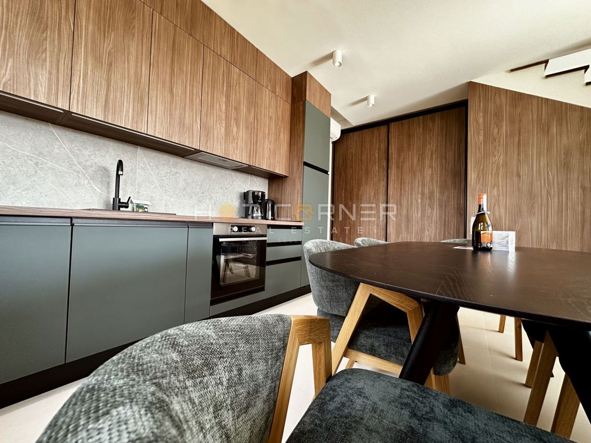 immobiliare di lusso a medulin, 3 ville+barca