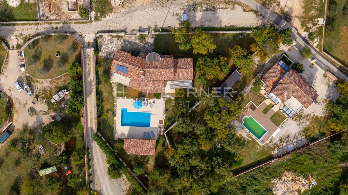 Villa istriana in stile retro rusticale con piscina e giardino di 1900 m2, 2 km dal mare!
