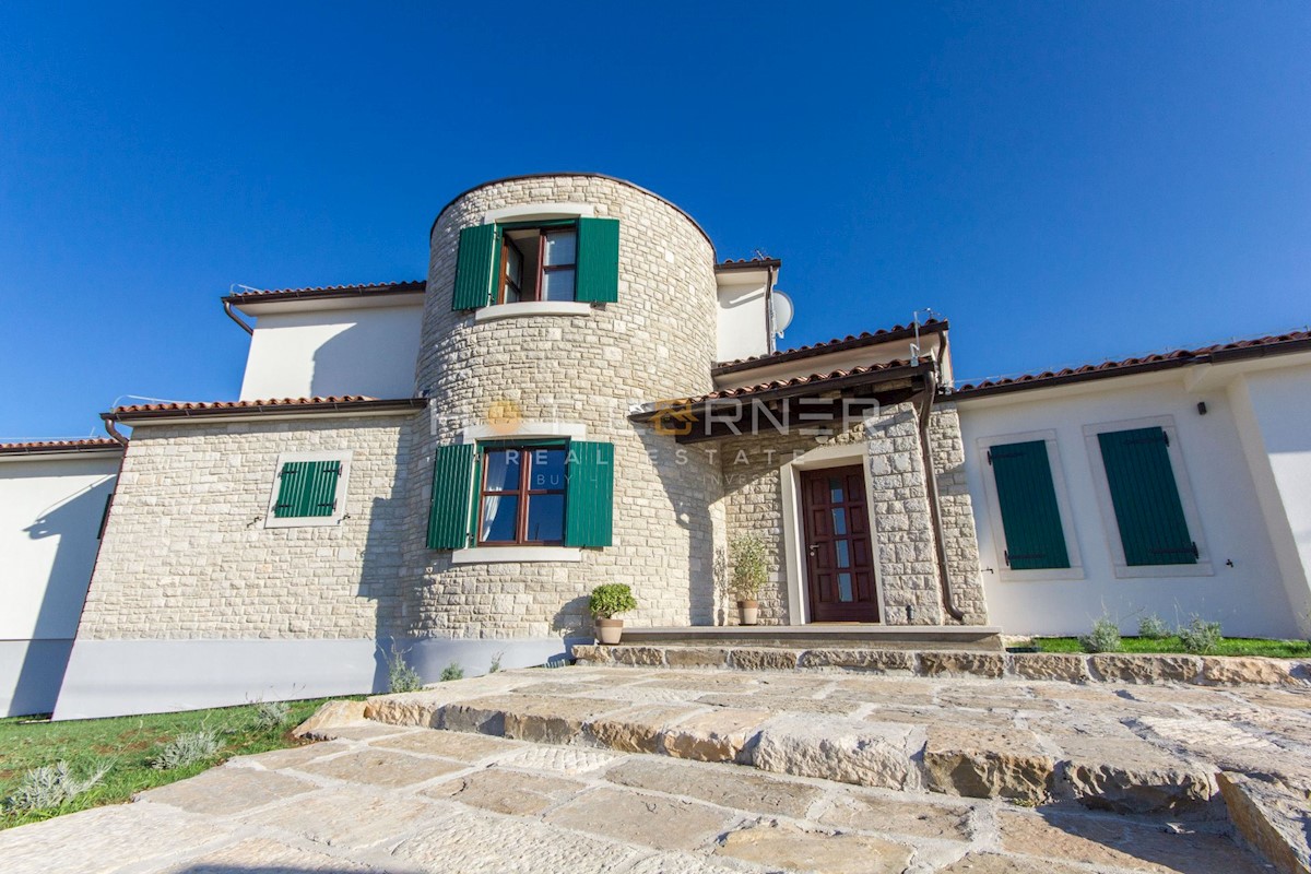 Villa istriana in stile retro rusticale con piscina e giardino di 1900 m2, 2 km dal mare!