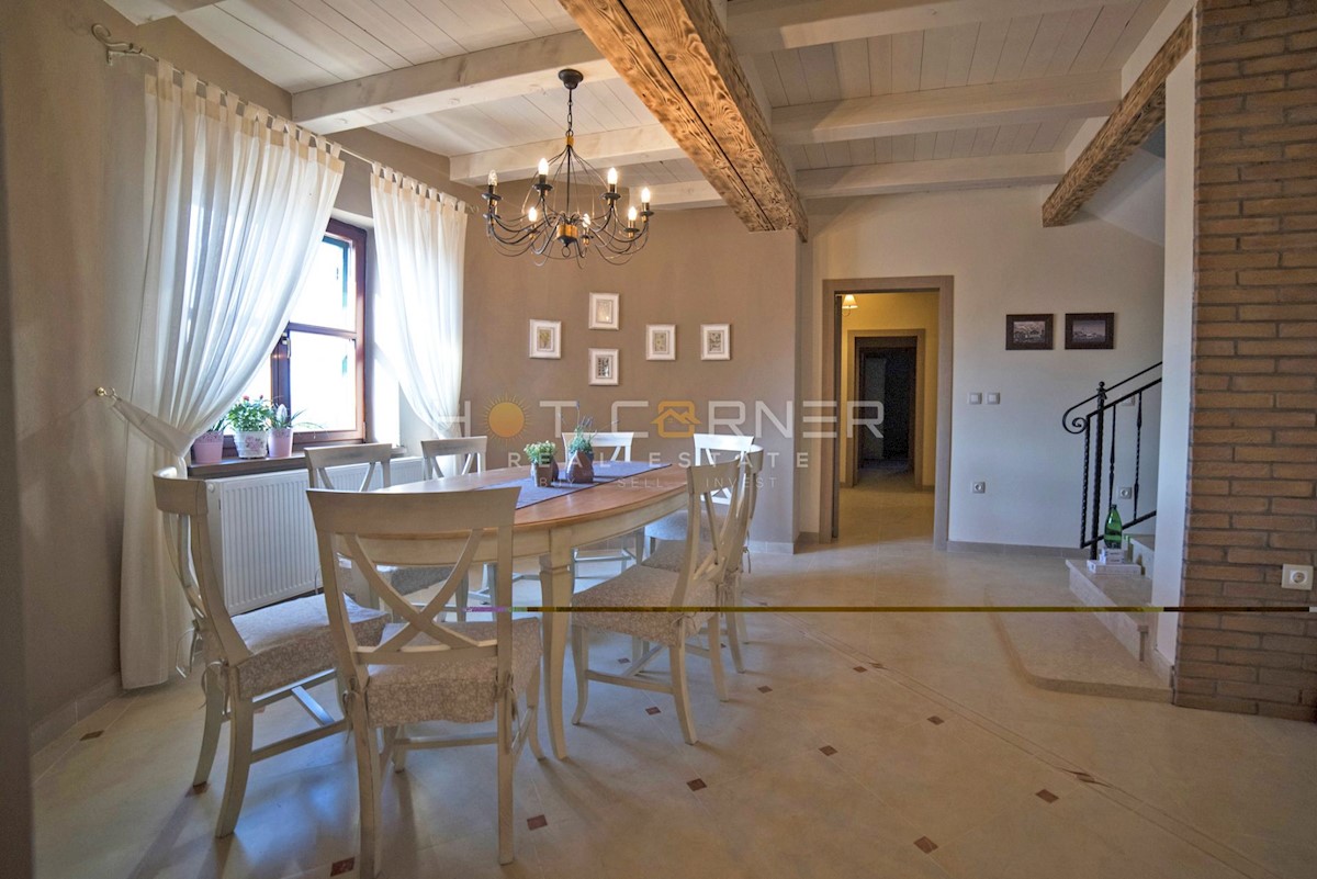 Villa istriana in stile retro rusticale con piscina e giardino di 1900 m2, 2 km dal mare!