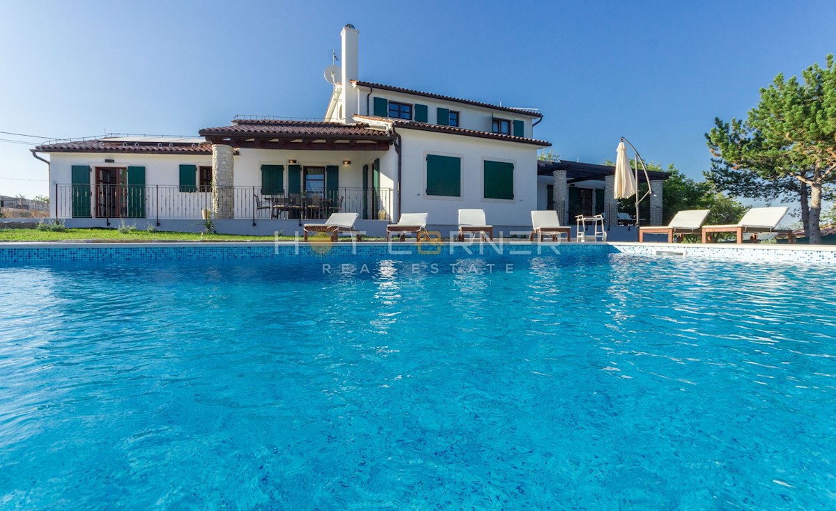 Villa istriana in stile retro rusticale con piscina e giardino di 1900 m2, 2 km dal mare!