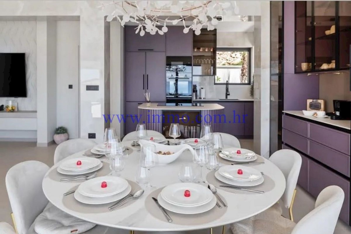 BELLISSIMA NUOVA VILLA VICINO A SPALATO