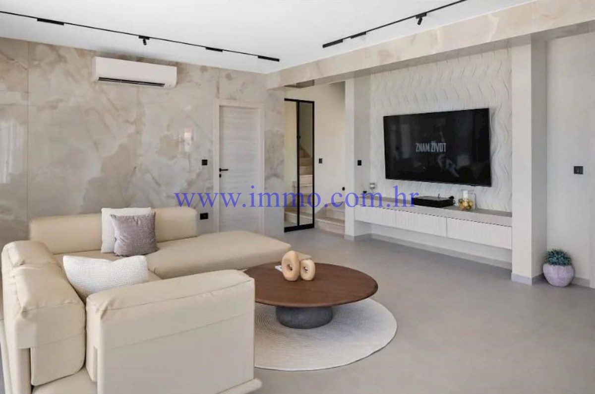 BELLISSIMA NUOVA VILLA VICINO A SPALATO