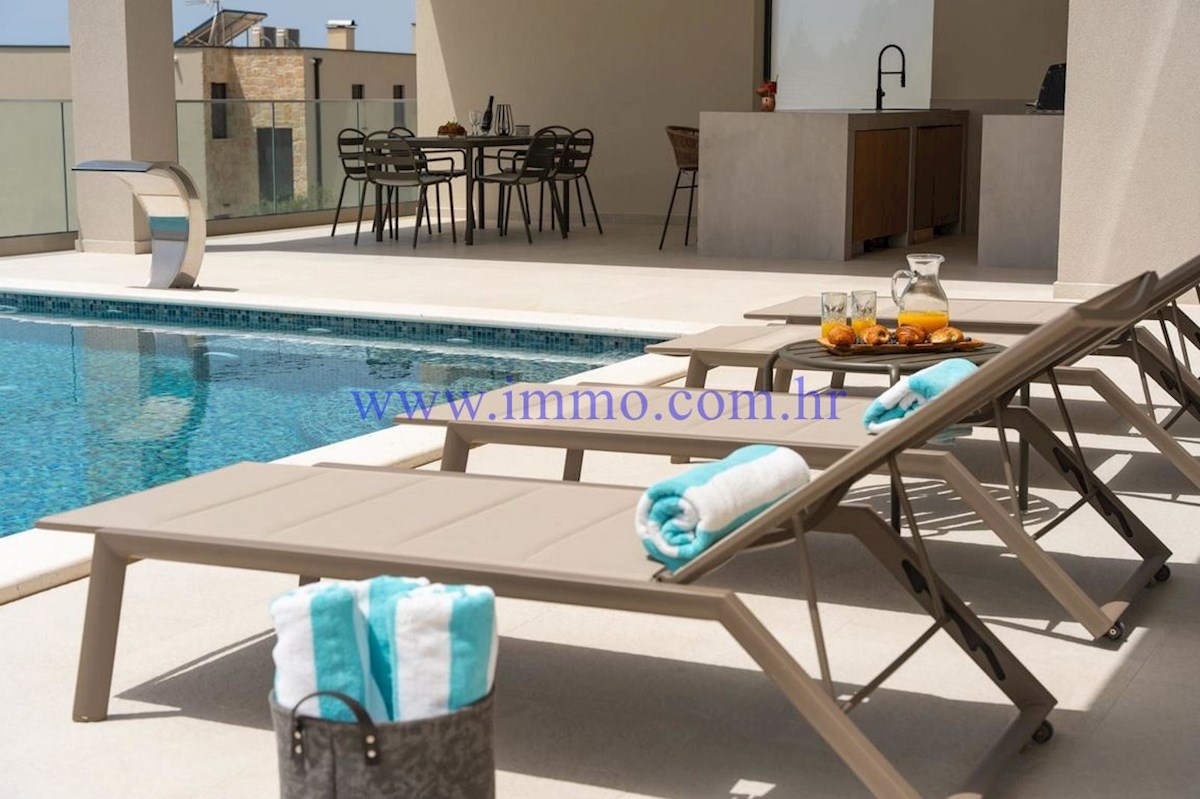 BELLISSIMA NUOVA VILLA VICINO A SPALATO