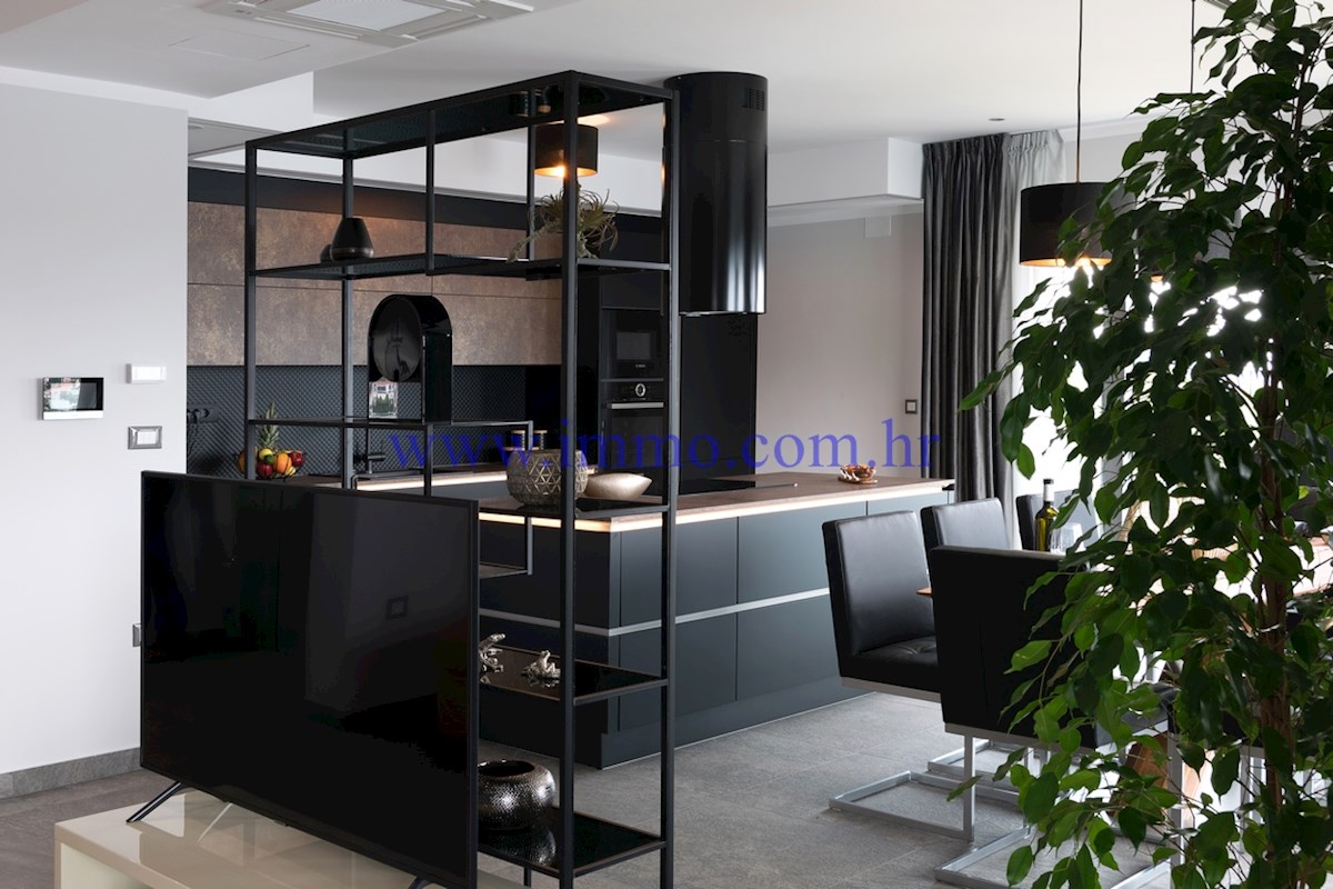 NUOVA VILLA CON PISCINA E VISTA PANORAMICA SUL MARE