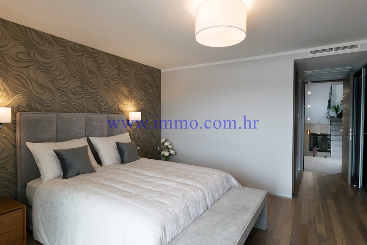 NUOVA VILLA CON PISCINA E VISTA PANORAMICA SUL MARE