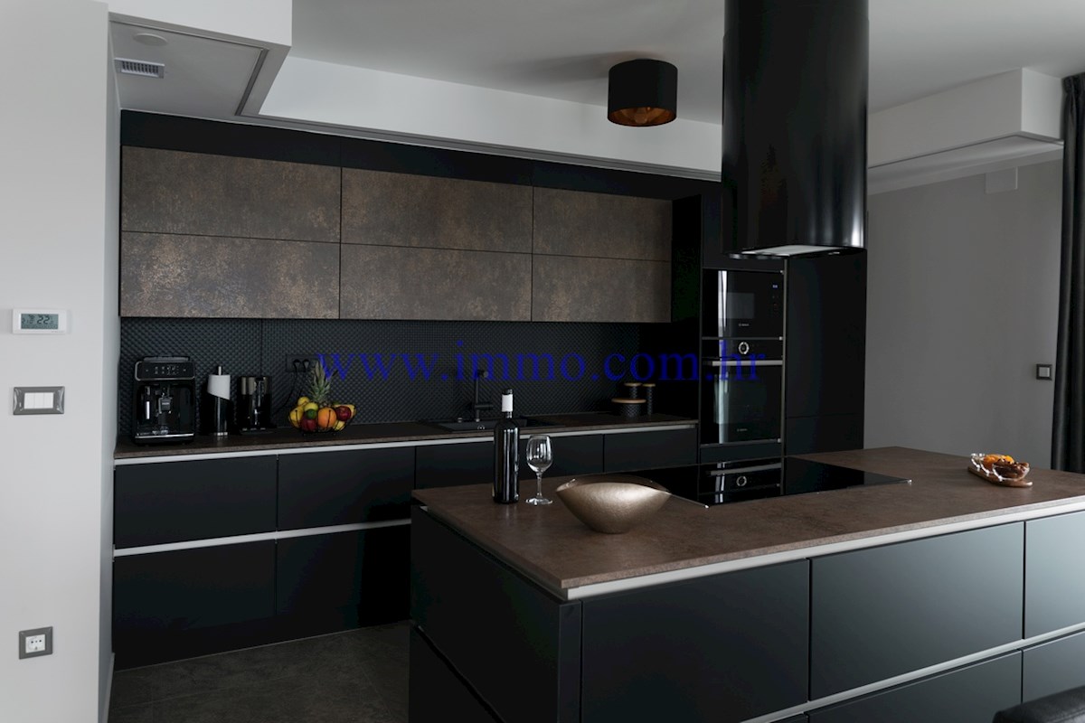 NUOVA VILLA CON PISCINA E VISTA PANORAMICA SUL MARE