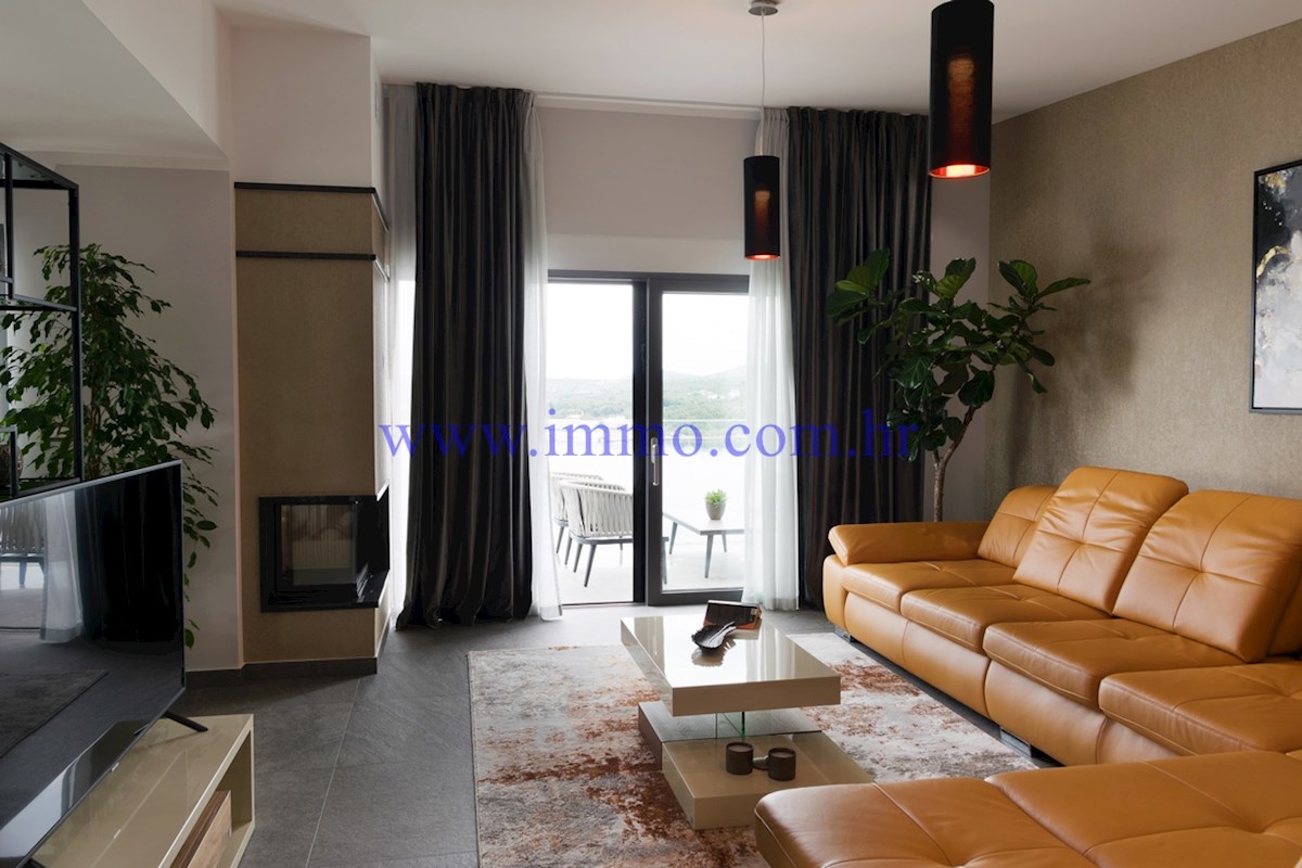 NUOVA VILLA CON PISCINA E VISTA PANORAMICA SUL MARE