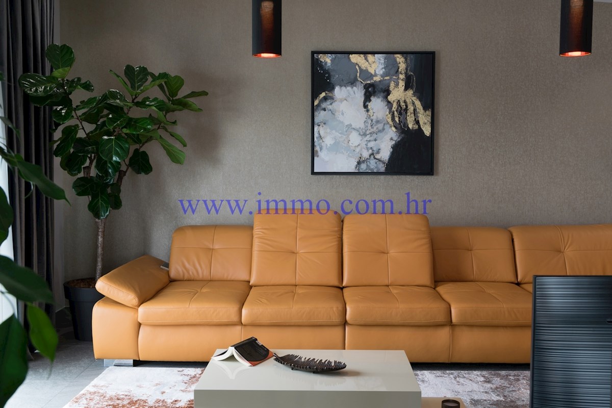 NUOVA VILLA CON PISCINA E VISTA PANORAMICA SUL MARE