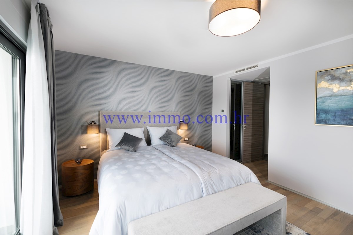 NUOVA VILLA CON PISCINA E VISTA PANORAMICA SUL MARE