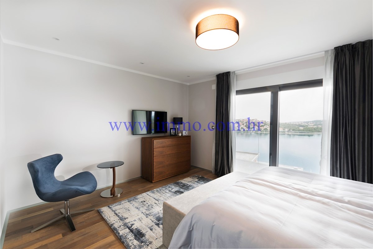 NUOVA VILLA CON PISCINA E VISTA PANORAMICA SUL MARE