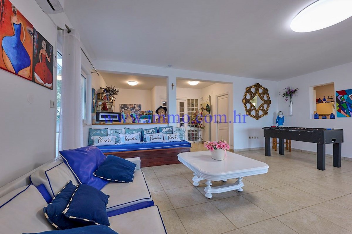 MERAVIGLIOSA VILLA IN PRIMA FILA SUL MARE