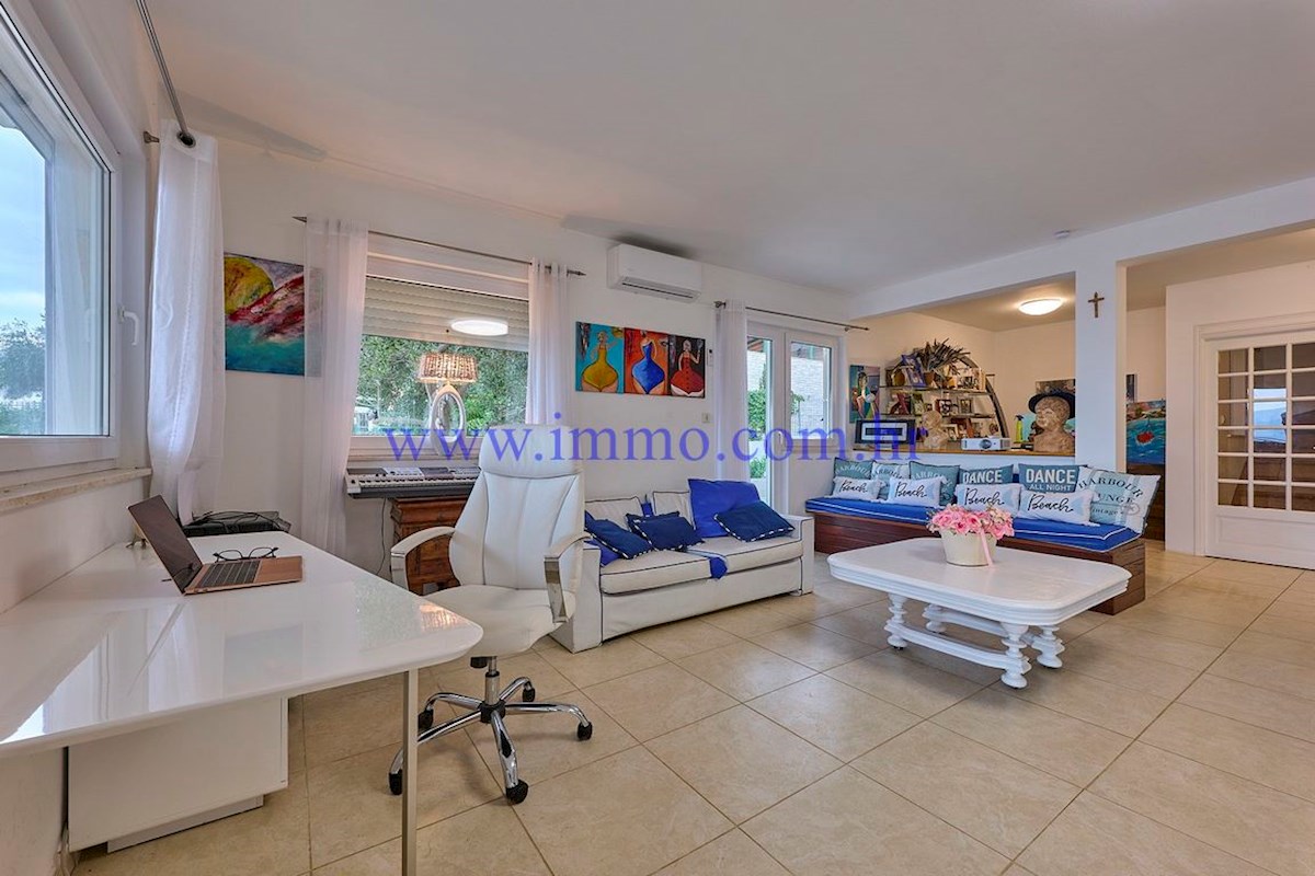 MERAVIGLIOSA VILLA IN PRIMA FILA SUL MARE