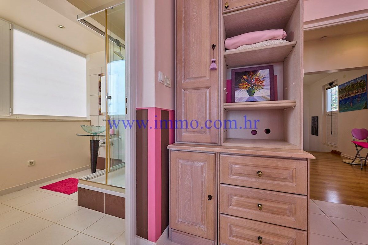 MERAVIGLIOSA VILLA IN PRIMA FILA SUL MARE