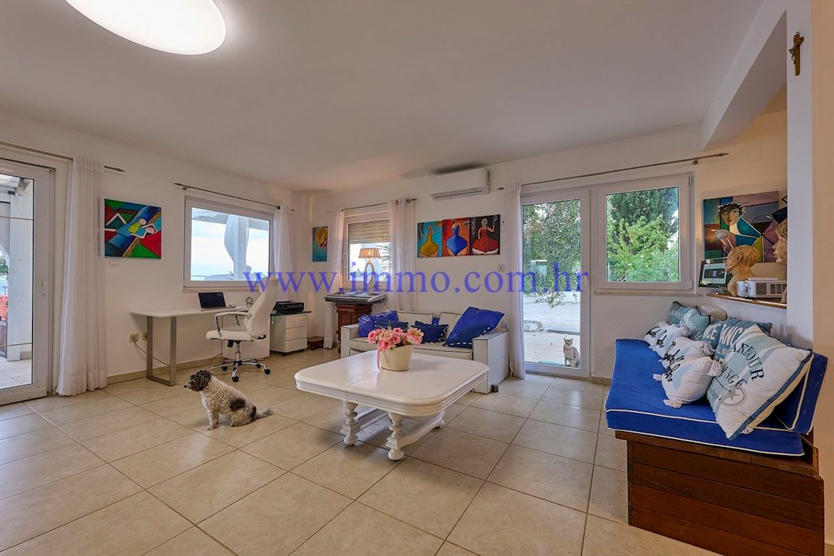 MERAVIGLIOSA VILLA IN PRIMA FILA SUL MARE