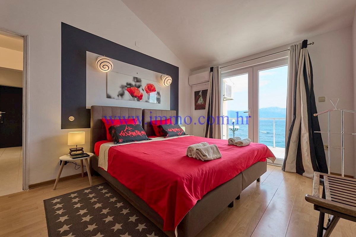 MERAVIGLIOSA VILLA IN PRIMA FILA SUL MARE