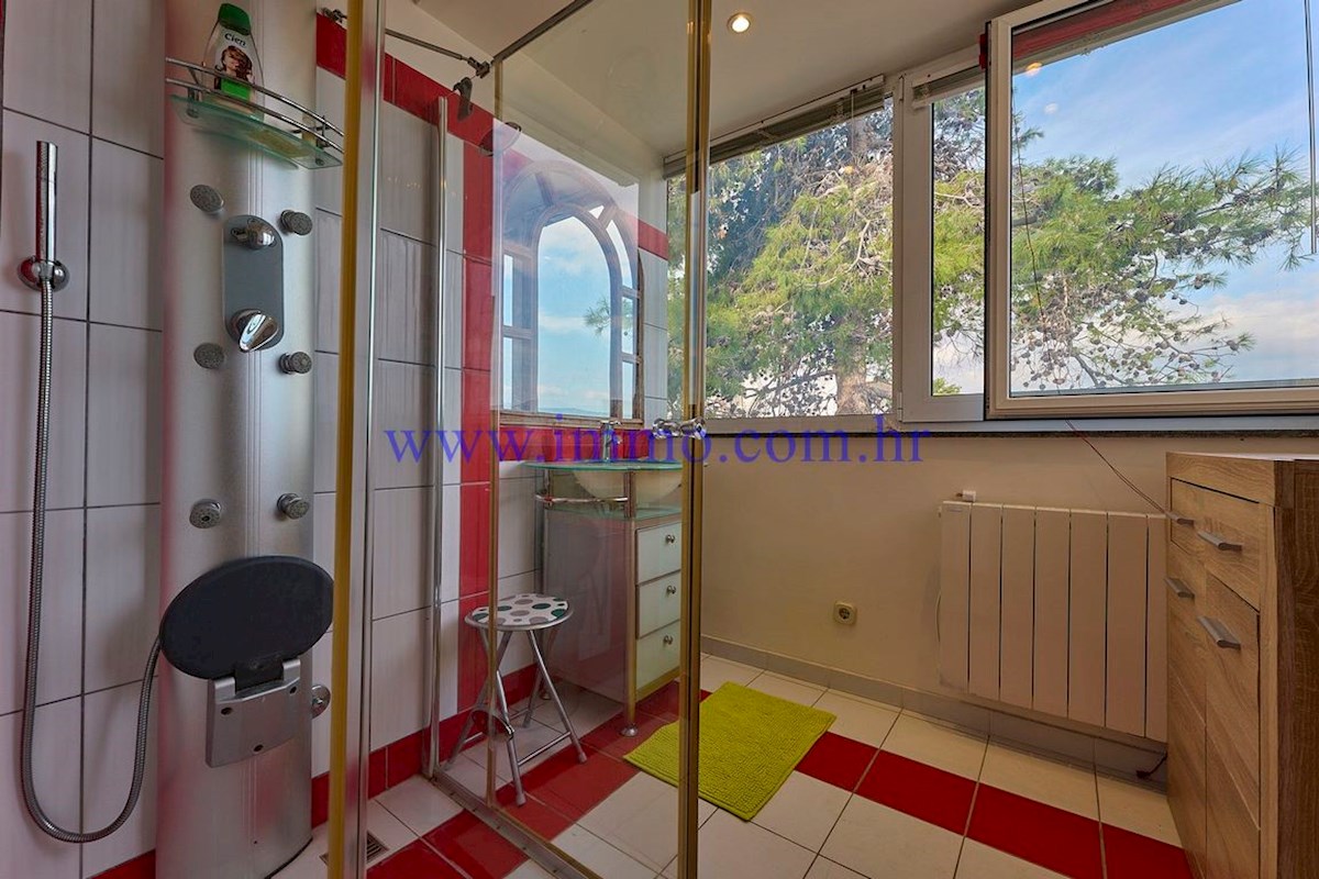 MERAVIGLIOSA VILLA IN PRIMA FILA SUL MARE